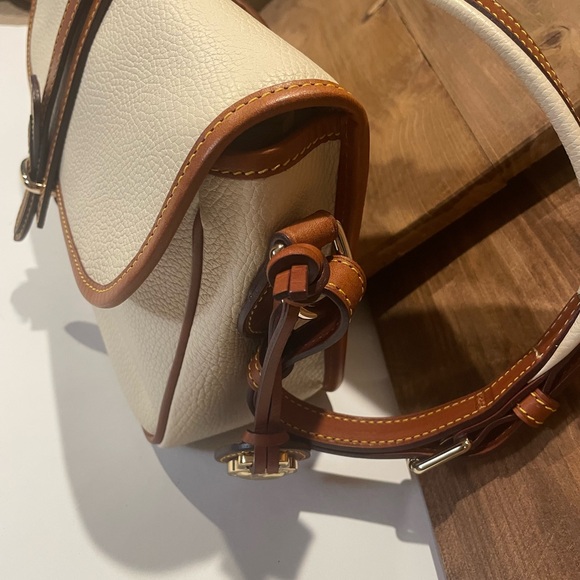 Dooney & Bourke Cream and Brown Shoulder Bag - Picture 2 of 11